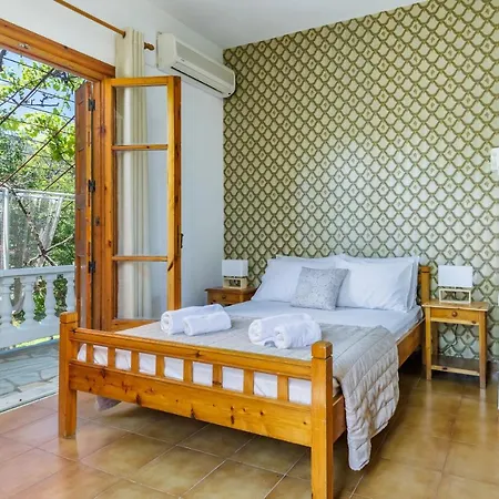 Panagou Guest house *